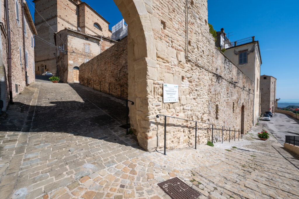 Porta Nuova - Comune di Montefiore dell'Aso - Iacom