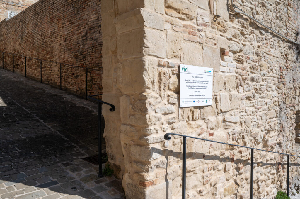 Porta Nuova - Comune di Montefiore dell'Aso - Iacom